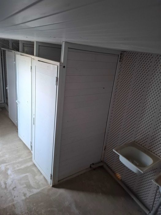 Контейнер предусмотрен под туалет