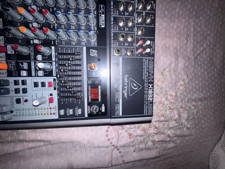 Behringer Xenyx X1832USB
