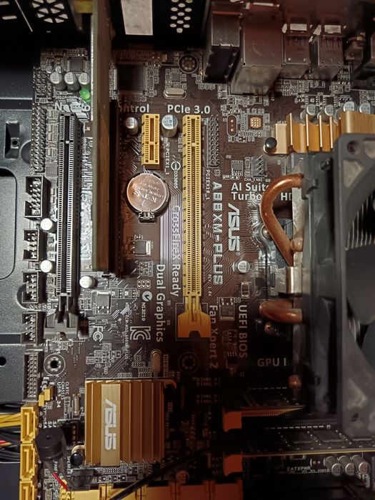 Vând pc AMD 8gb Ddr3 ieftin