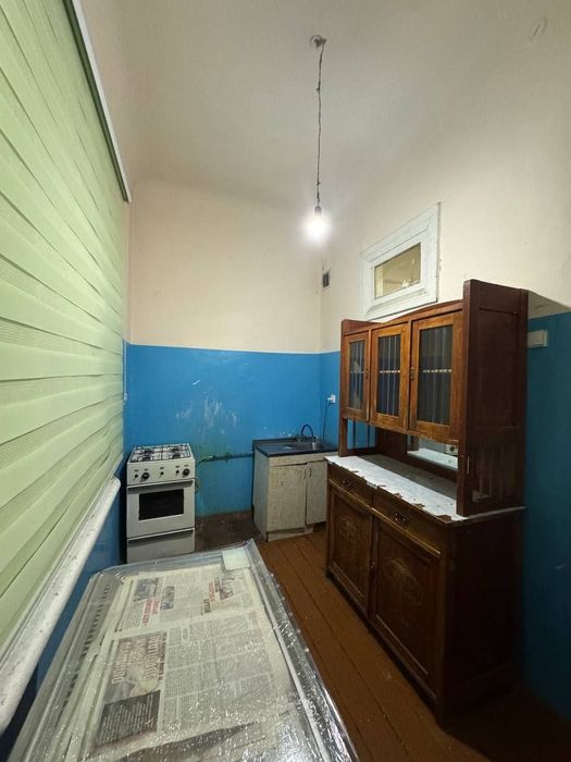 Чирчик шахар 
Навои узбегим туйхонаси ёнида 
#2-хона 3-етаж
 кварти