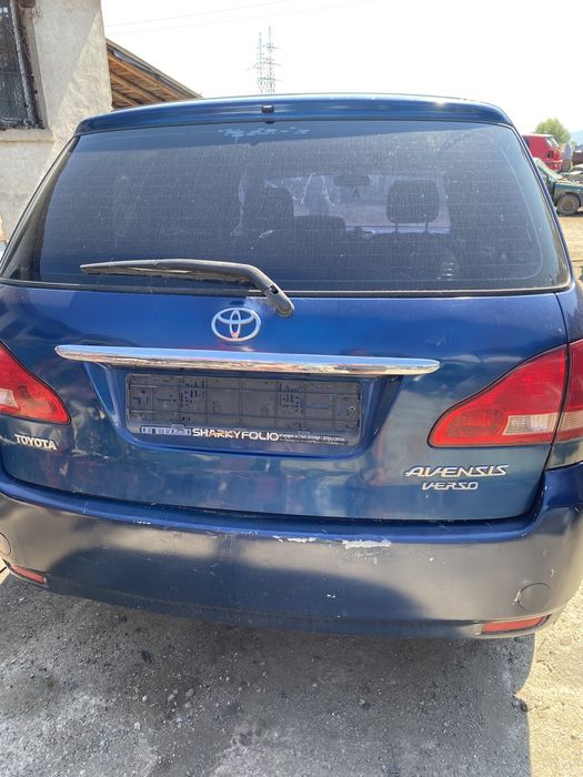 Toyota Avensis verso на части