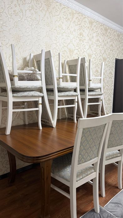 Продается стол со стульями