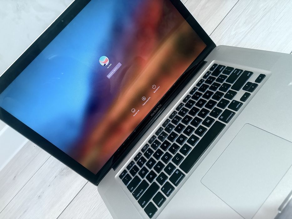 Продам срочно, MacBook pro 512GB серый
