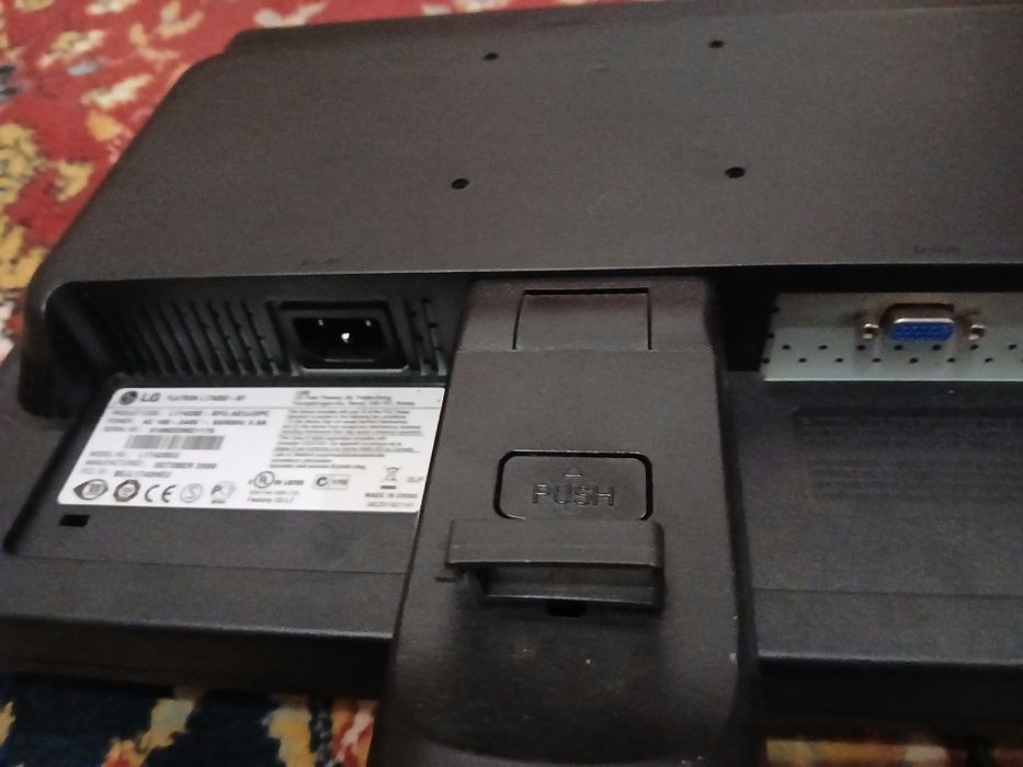 Манитор без косиков от LG