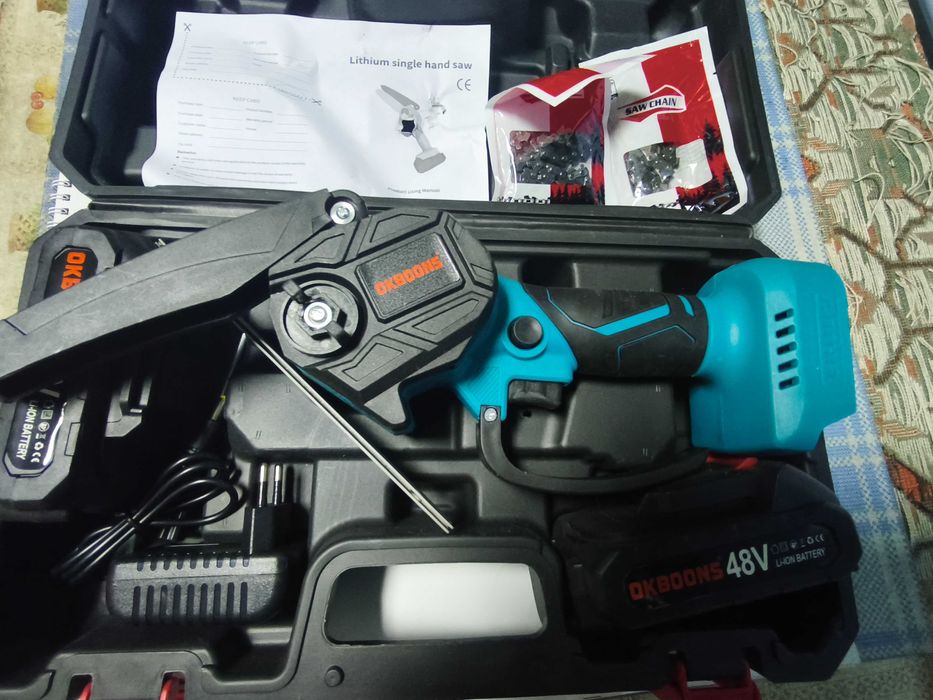 Mini fierastrau cu 2 acumulatori si lant de 6"