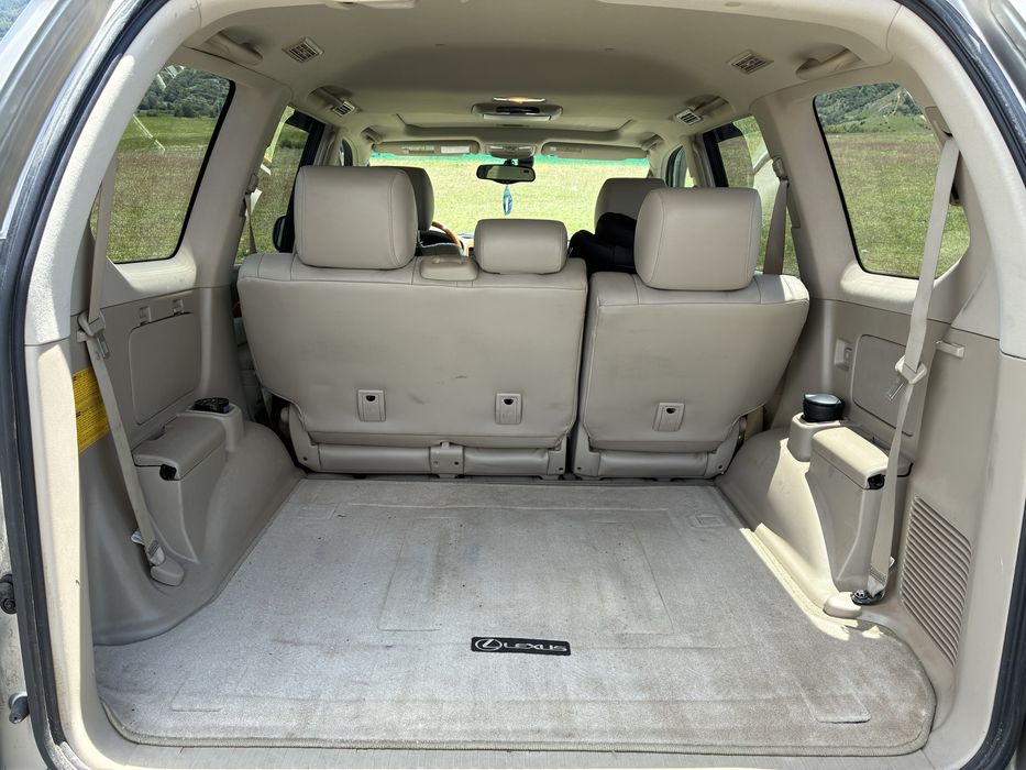 Автомобил Lexus GX470 (2004)