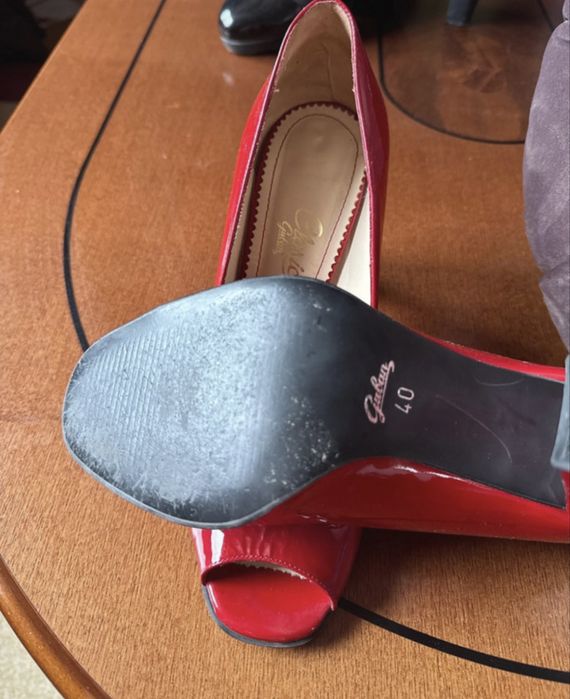 Pantofi deschiși în față