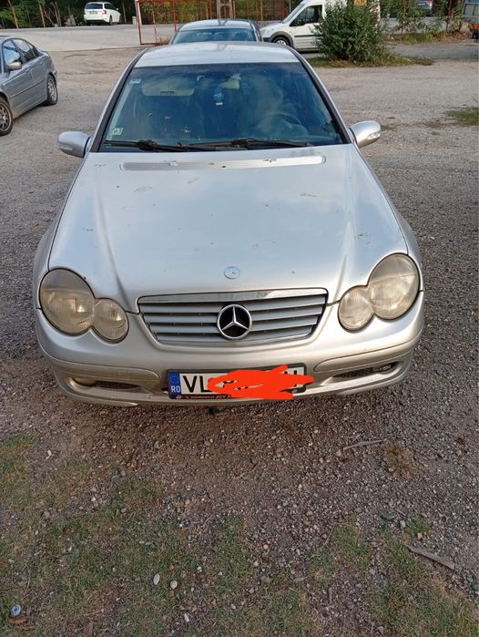 Vând Mercedes C 220