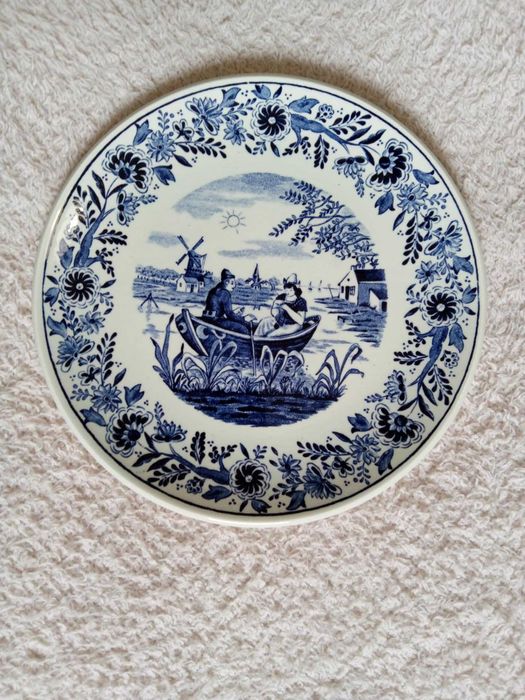 Чинии за стена на DELFT