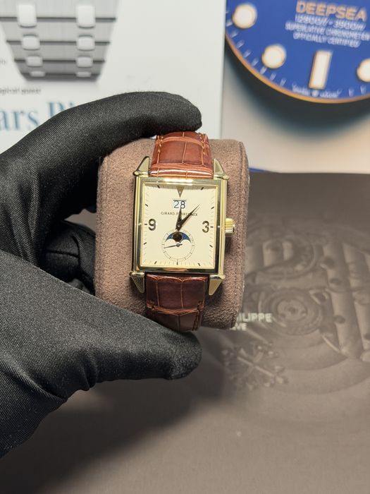 Girard-Perregaux Vintage 1945 Moon Phase – 32 × 48 mm