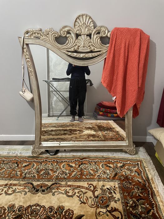 стол,17стулья,камод,айнасымен