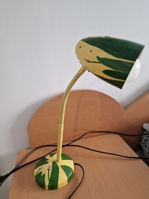 Настолна детска лампа с подвижно рамо