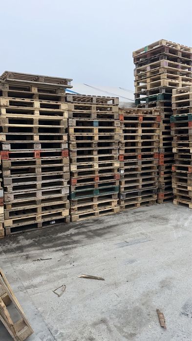 Vand paleti din lemn.