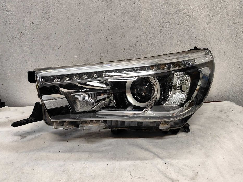 Оригинален фар Тойота  Toyota Hilux Led