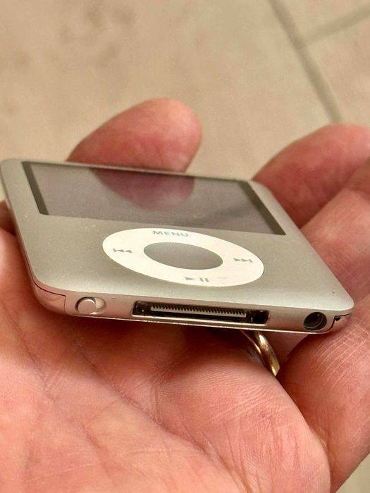 iPod 8 Gb gen 3 + cablu