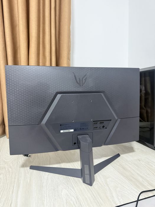 Monitor Gaming LG UltraGear 24GS50F-B 180Hz Full HD – Ca nou (cu cutie)