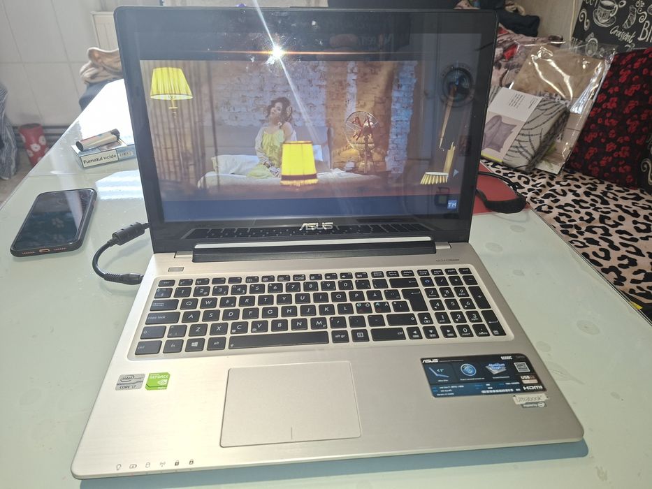 Asus cu touchscreen 15,6 inch, Intel i7, SSD 240gb, video dedicat 2 gb
