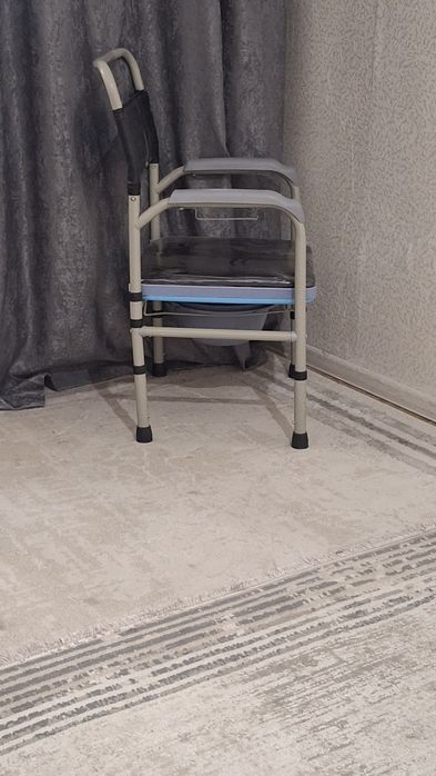 Санитарный стул туалет