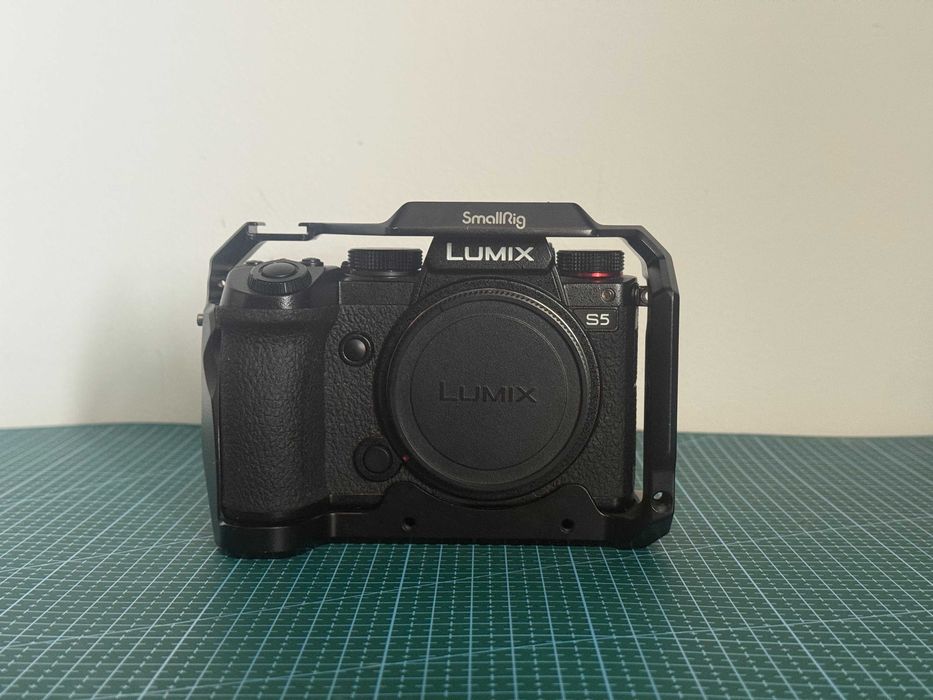 Lumix S5 cu obiectiv 20-60mm și filtru VND Nisi