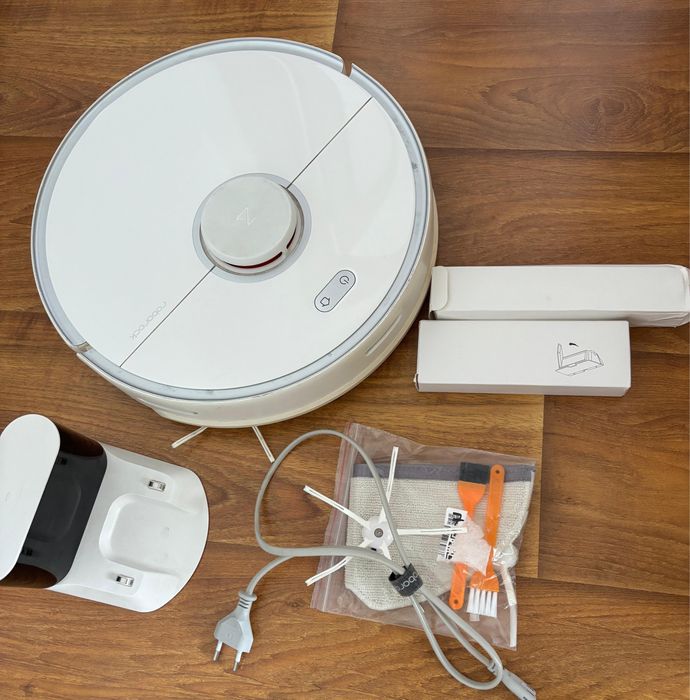 Продаю робот пылесос Roborock S5 MAX