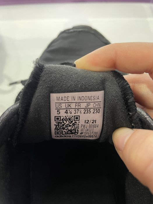 Чисто нови маратонки Adidas