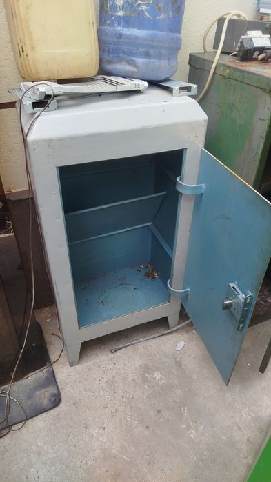Продам шкафы металлические