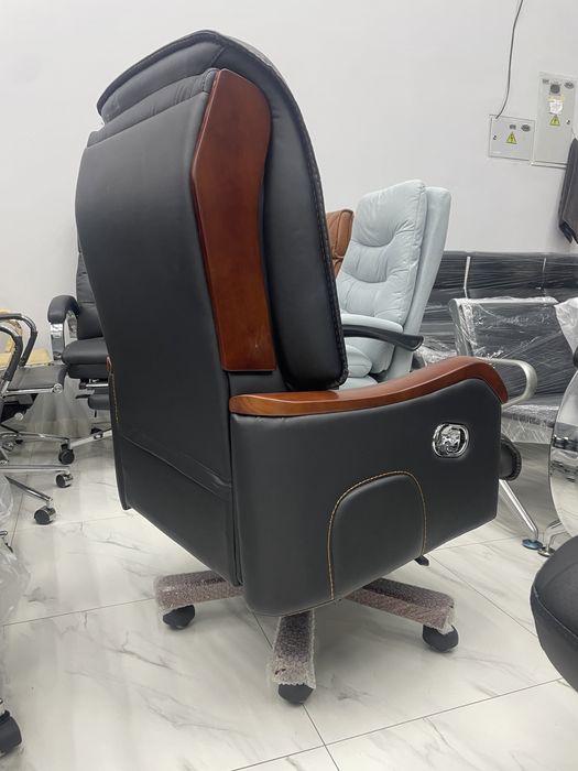 Офисное кресло для руководителя BOSS