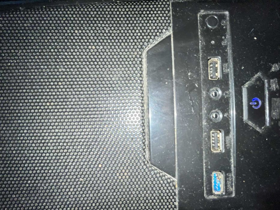 Компютър с мишка и клавиатура