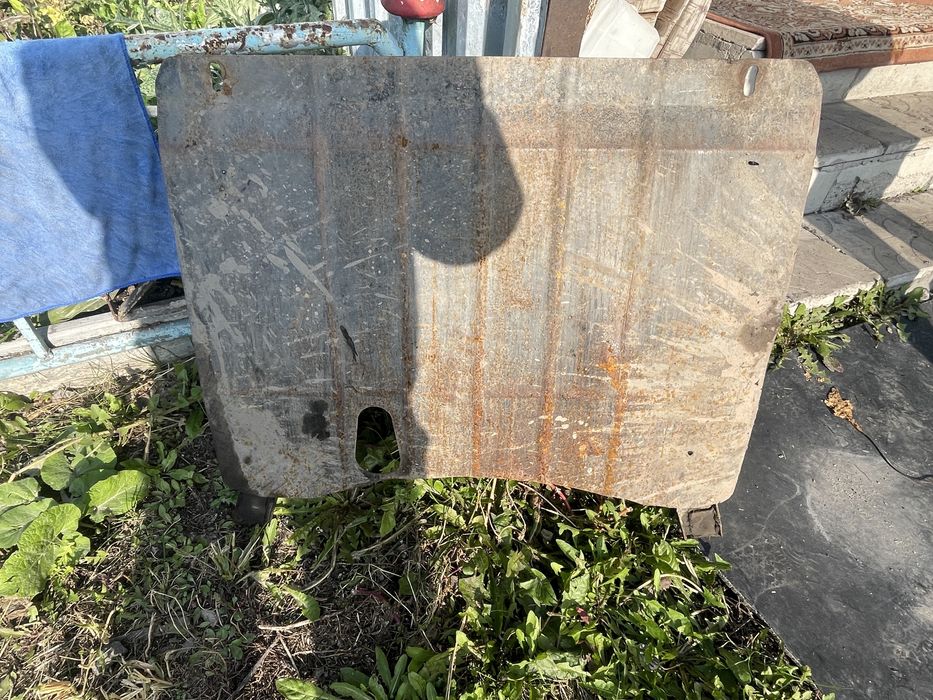 Продам кузовные детали гранта