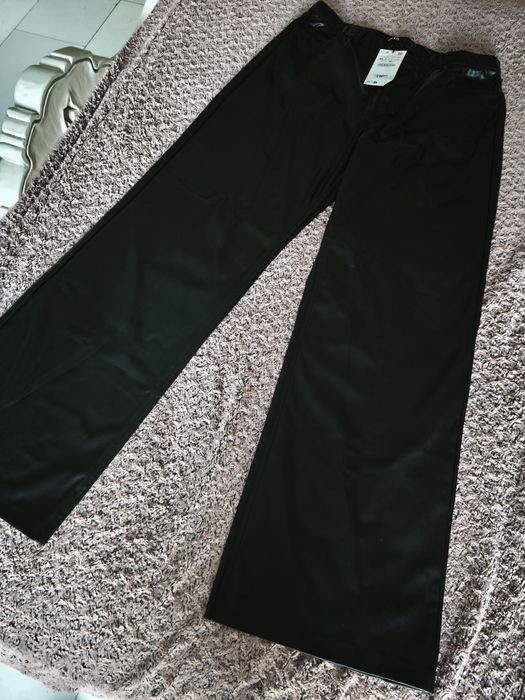 Pantaloni Zara din piele sintetică mărimea XL