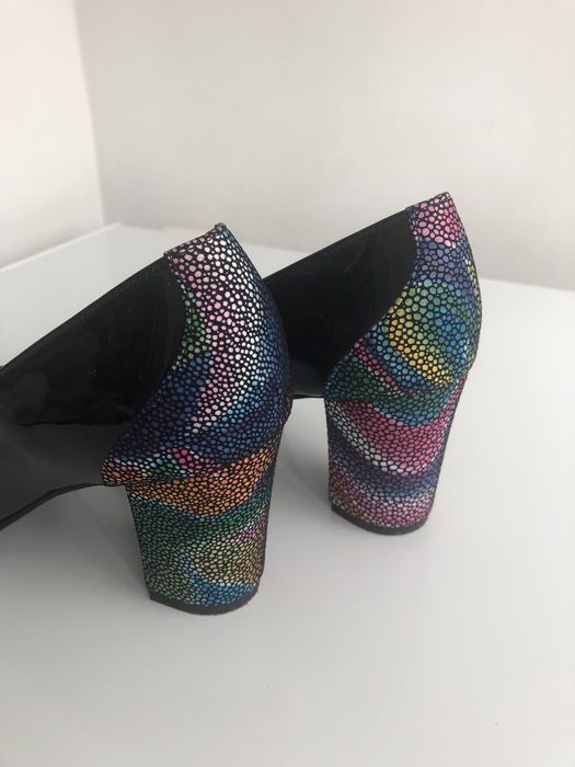 Pantofi piele lac negri