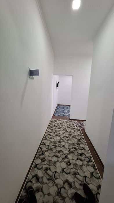 Тезда 5микраёнда  1хона 5этаж кирпичный квартира сотилади