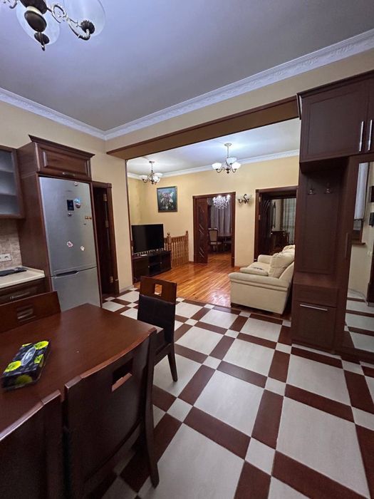 Dombirobodda Uy arenda   Beriladi yaxshi holatga 8 xona