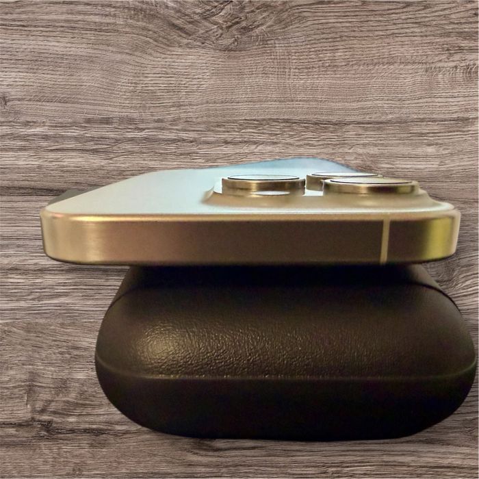 iPhone 15 Pro fără urme de utilizare