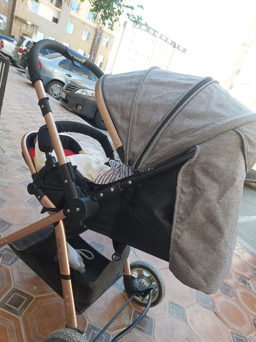 Коляску продам .