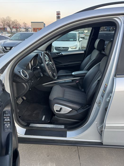 Mercedes Benz ML 320  AUTOUTILITARA 4 locuri
