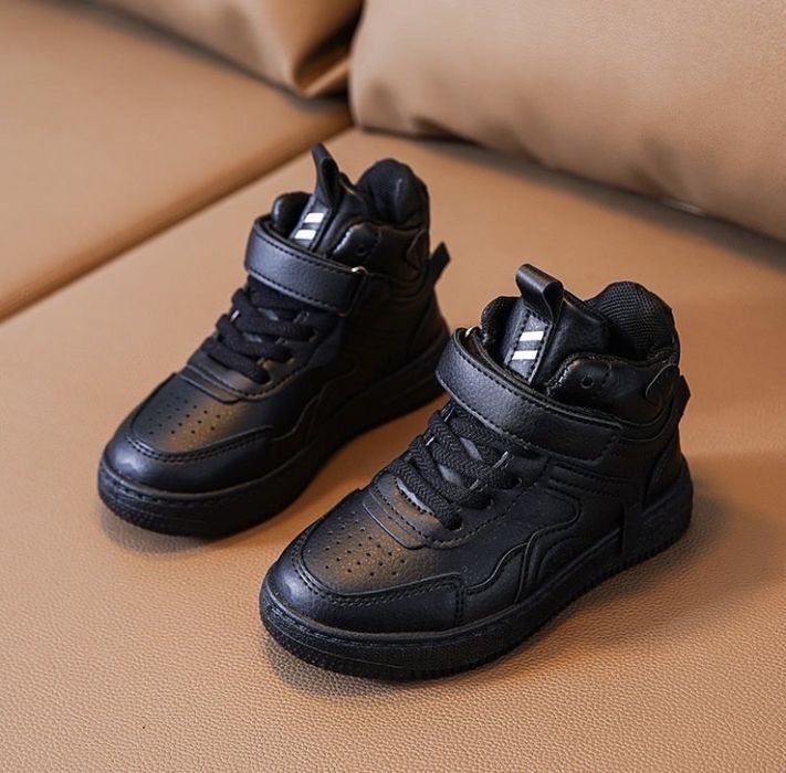 Продам детскую обувь