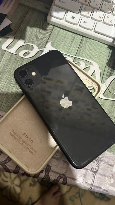 Продам iphone 11 64гб.