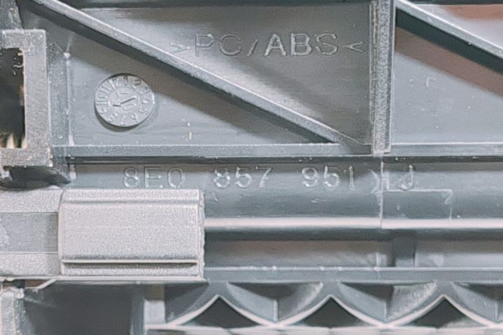 Scrumiera  8E0857951J Audi A4 B7