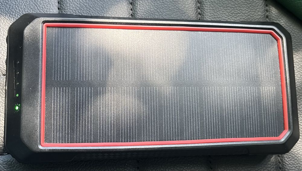Power bank de mare capacitate / perfect funcțional cu încărcare solară !