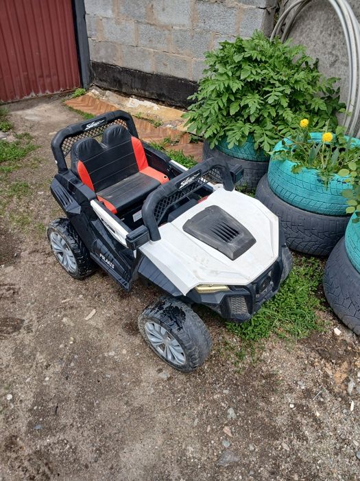 Продам игрушечный автомобиль