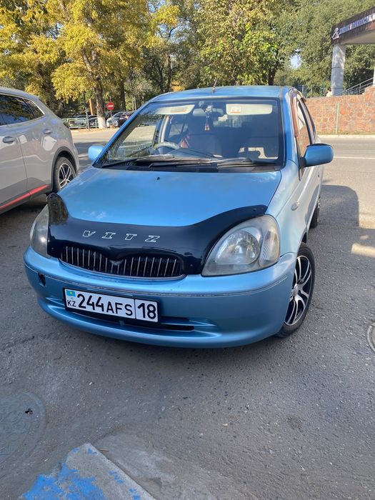 Продам Toyota Yaris 2001 год