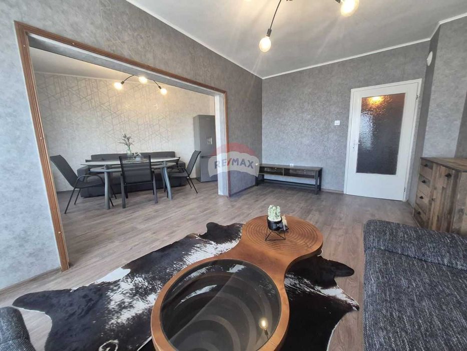 Дава се под наем Тристаен апартамент в Варна, Конфуто - 100 кв.м за 648.21 € - Снимка #2