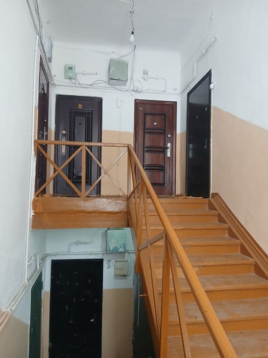 Продается 1 ком 2этаж Навои