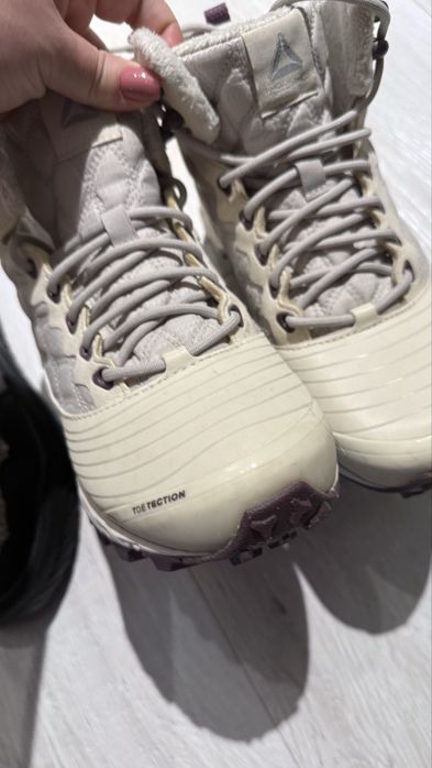 Продам кроссовки р 38