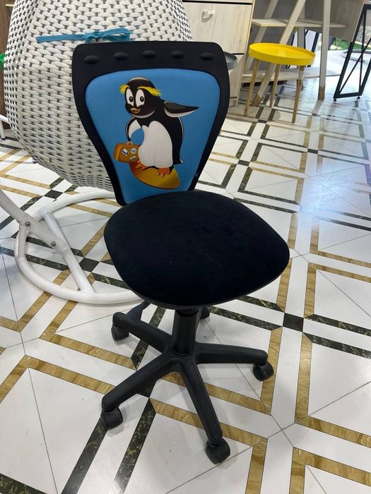 Кресло для детей стол стулья диван Уголок стеллаж парта обувница