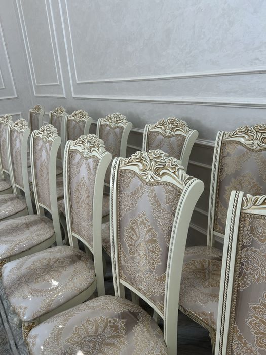 СРОЧНО ПРОДАЮТСЯ   стульчики , 24штук