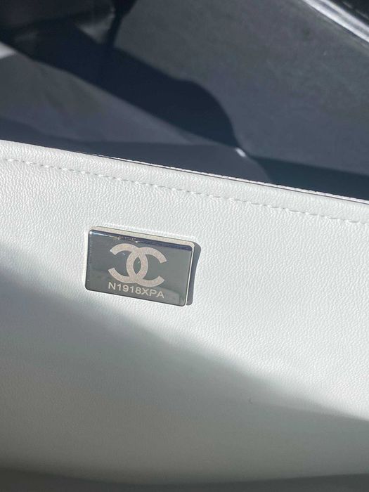 Geantă Chanel din Piele Albă, Poseta Chanel din Piele Granulată