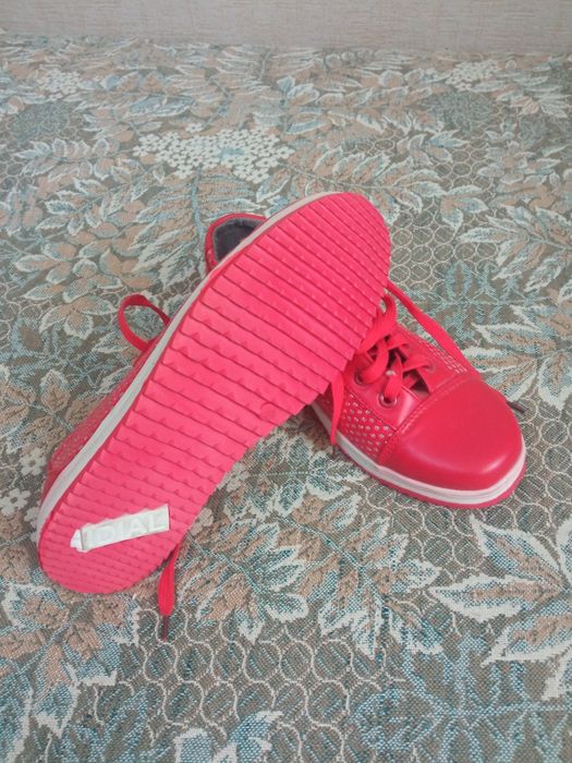 Продаются кроссовки