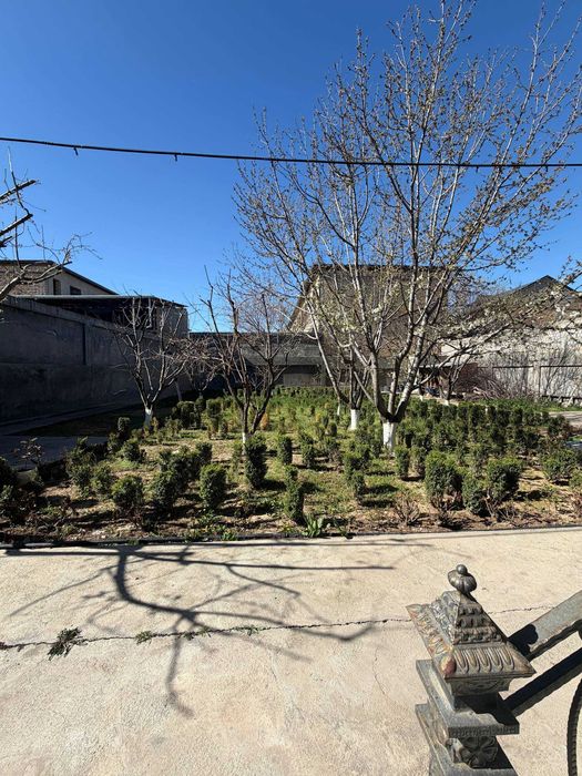 Гулистон Обод махаллада 8 сотик 6 хона Зор ховли сотилади.